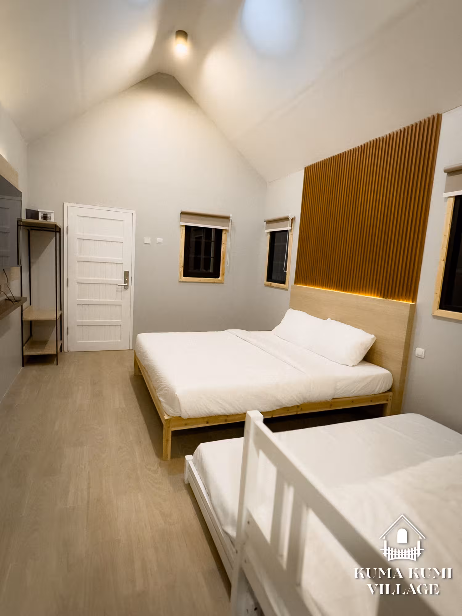Kamar Tidur Utama (Mezzanine)